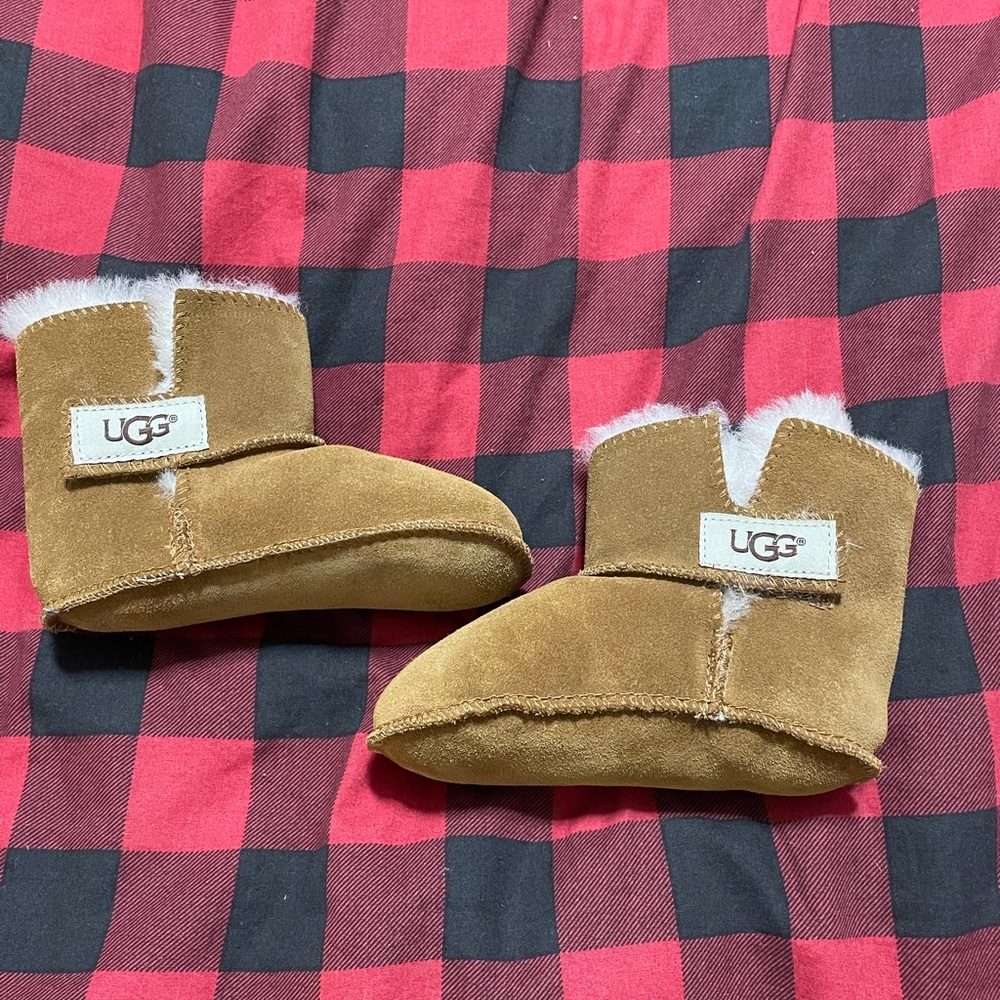 Toddler Ugg’s chestnut Erin bootie